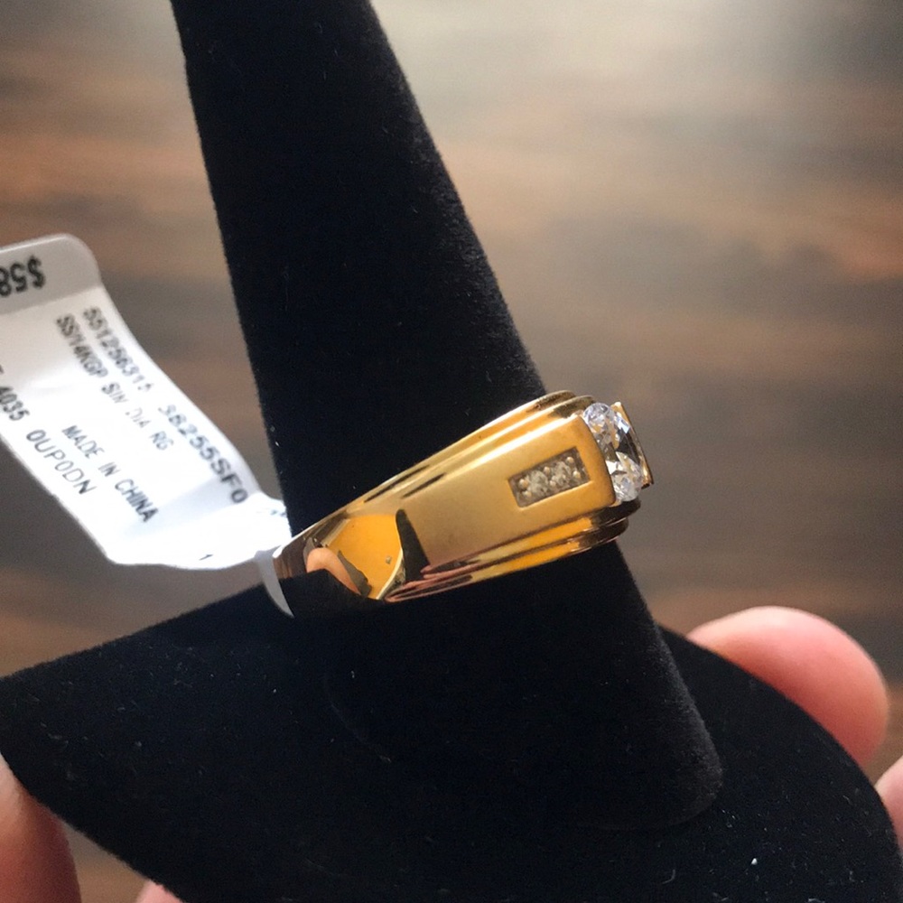 Simulated 💎 Ring - Picture 5 of 8